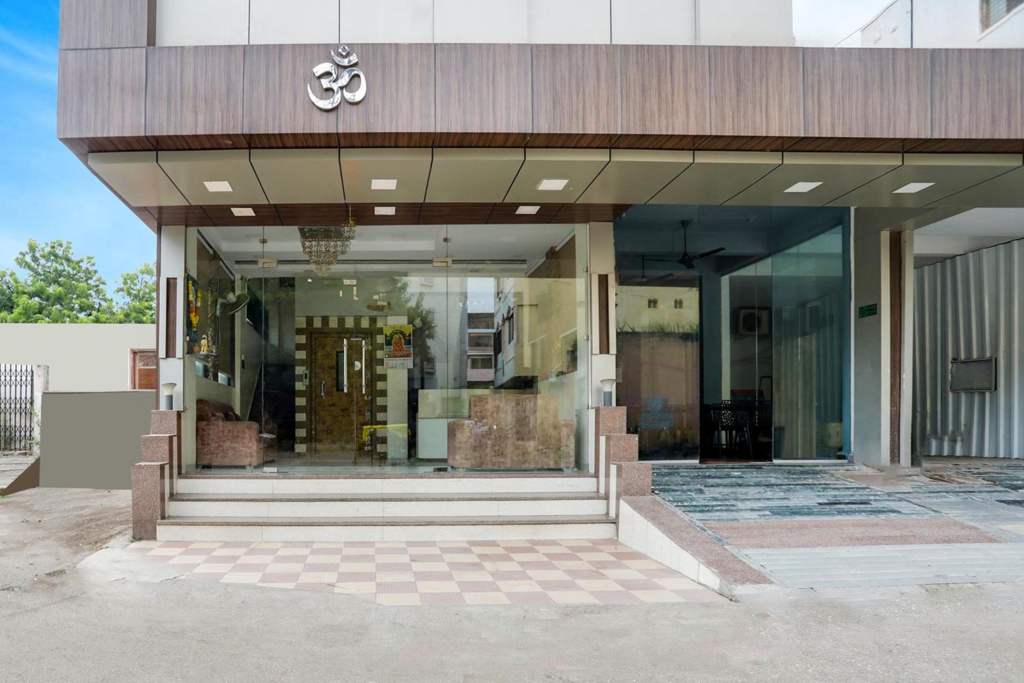 Super Hotel O Palkhi Road Near Sai Baba Temple Formerly Netra Sai 舍地 外观 照片