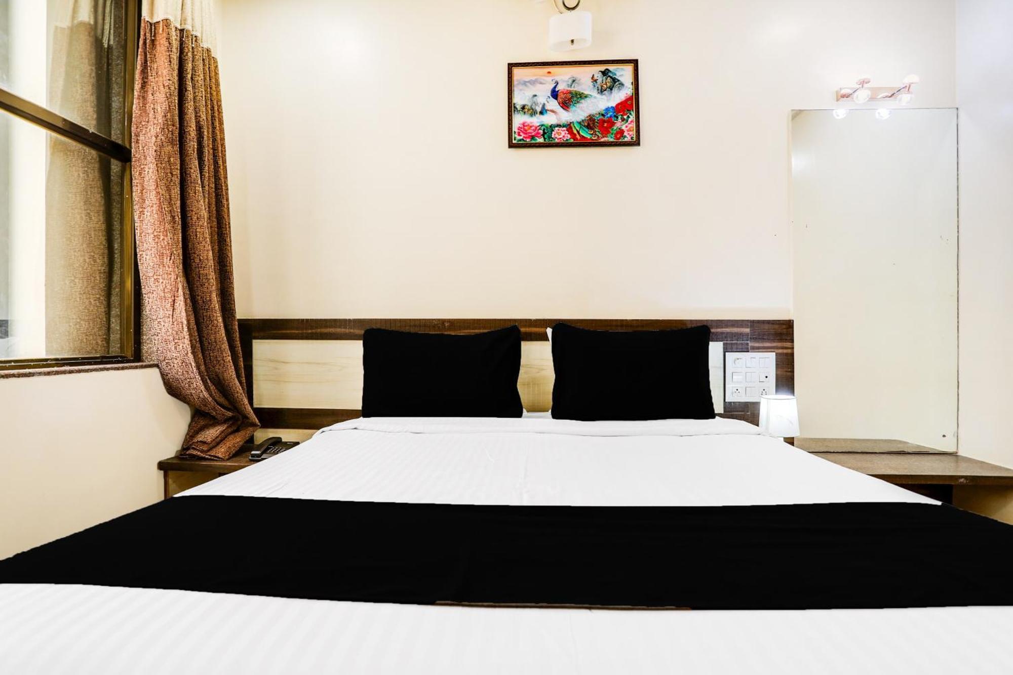 Super Hotel O Palkhi Road Near Sai Baba Temple Formerly Netra Sai 舍地 外观 照片