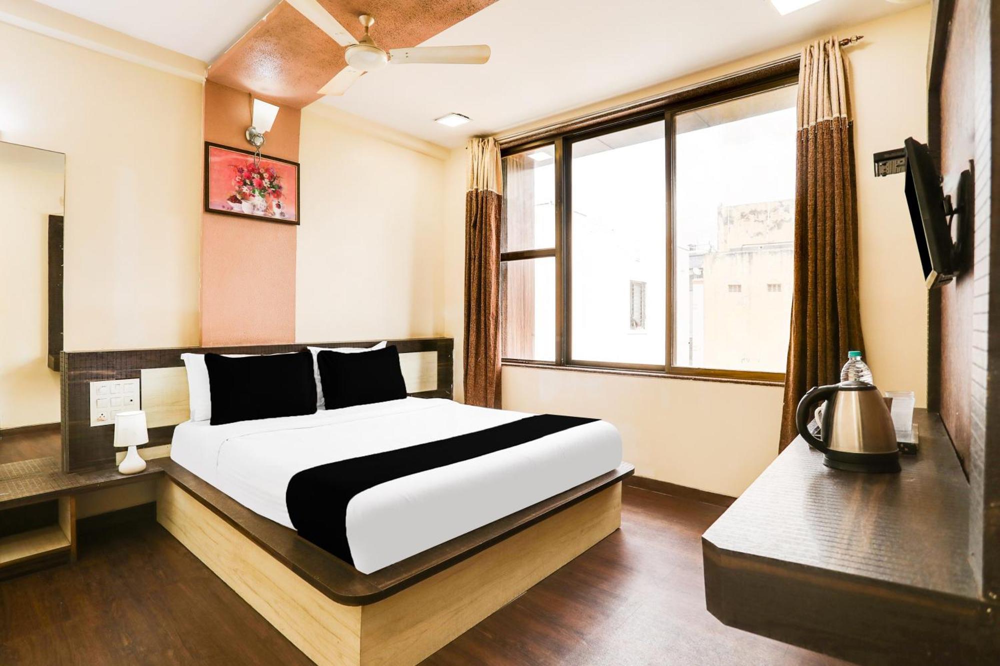 Super Hotel O Palkhi Road Near Sai Baba Temple Formerly Netra Sai 舍地 外观 照片