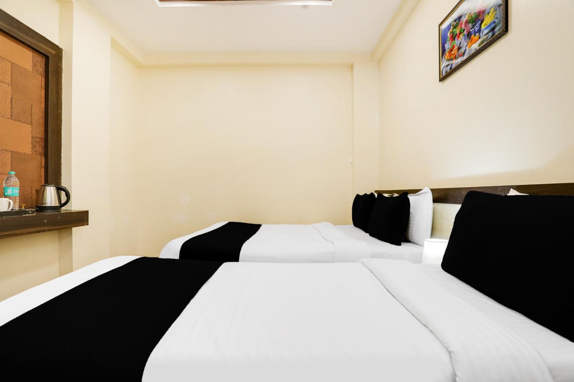 Super Hotel O Palkhi Road Near Sai Baba Temple Formerly Netra Sai 舍地 外观 照片