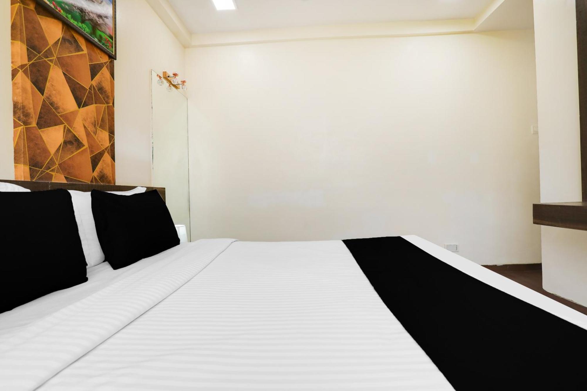 Super Hotel O Palkhi Road Near Sai Baba Temple Formerly Netra Sai 舍地 外观 照片
