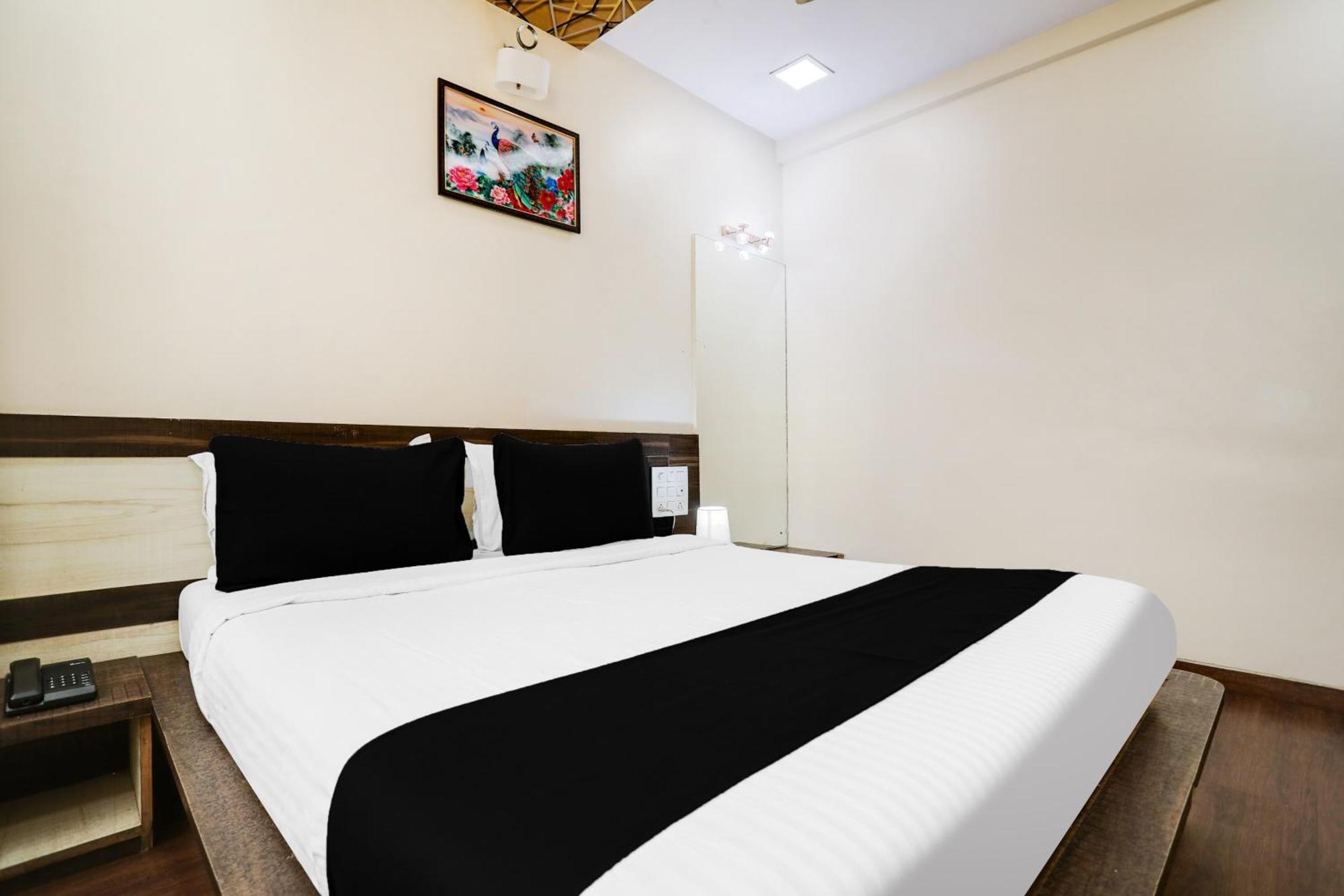 Super Hotel O Palkhi Road Near Sai Baba Temple Formerly Netra Sai 舍地 外观 照片