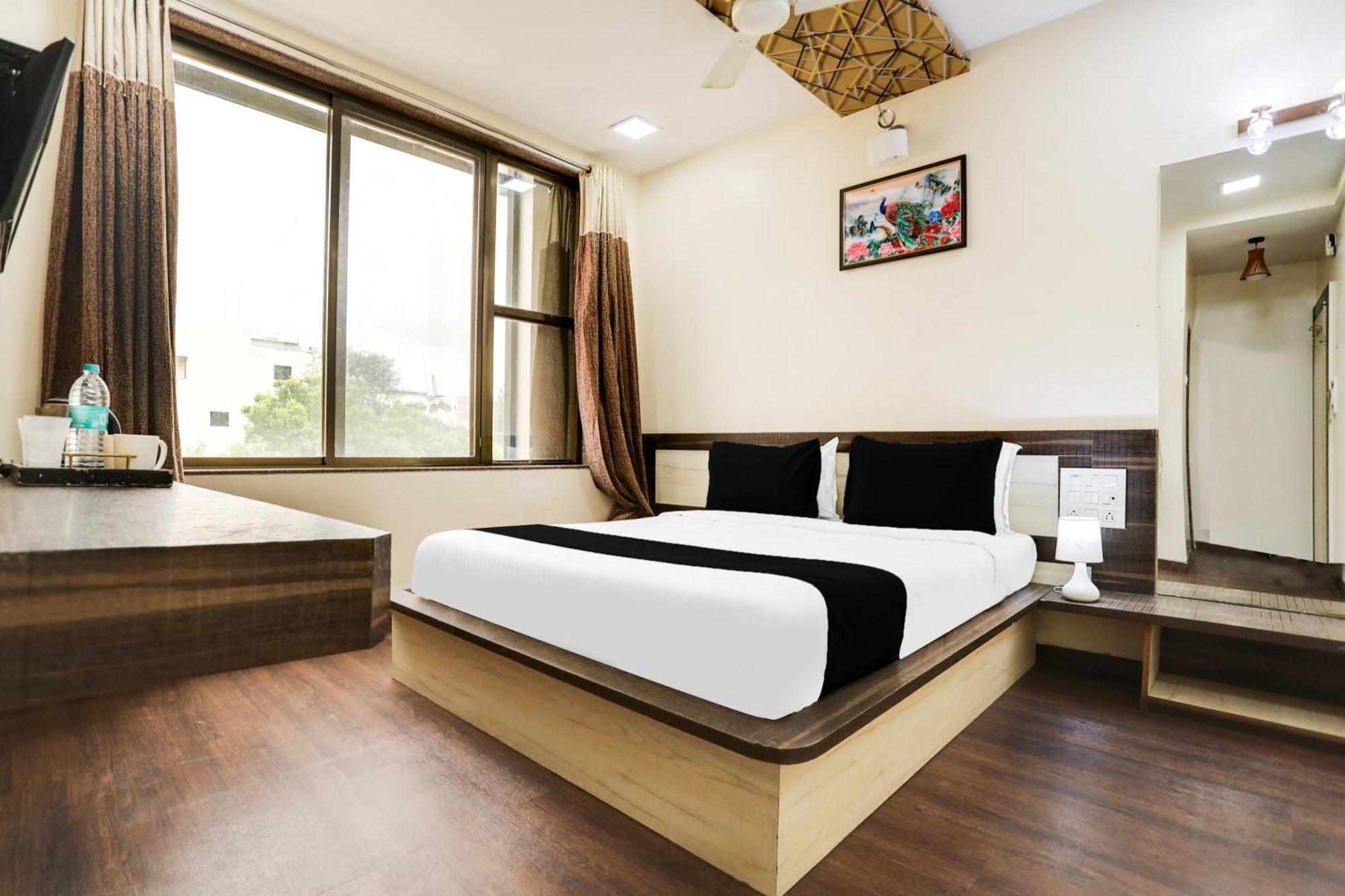 Super Hotel O Palkhi Road Near Sai Baba Temple Formerly Netra Sai 舍地 外观 照片
