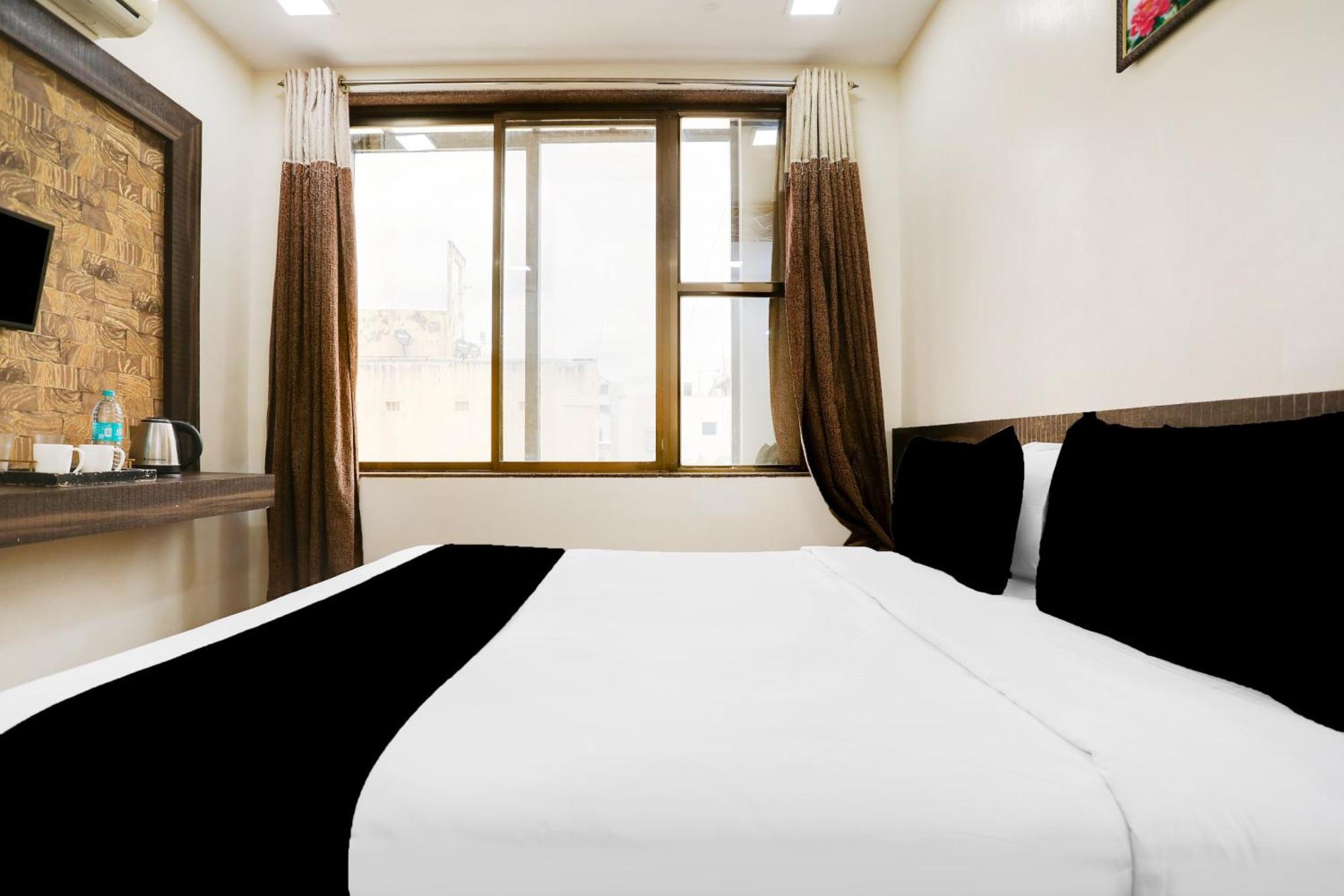 Super Hotel O Palkhi Road Near Sai Baba Temple Formerly Netra Sai 舍地 外观 照片